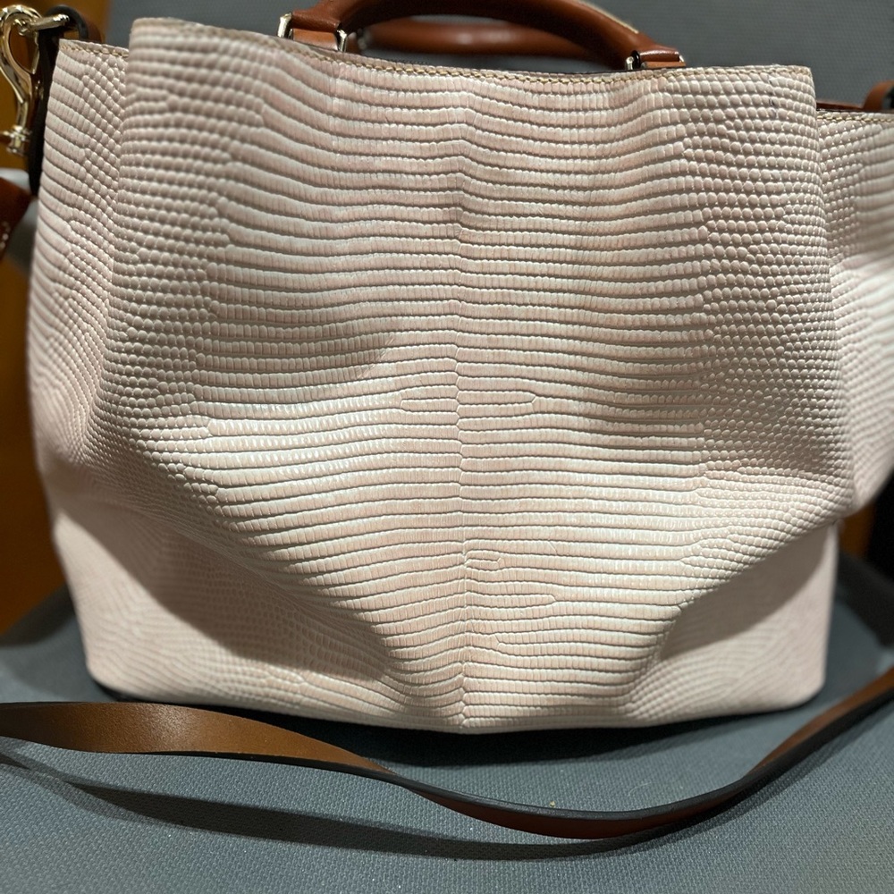 Dooney and Bourke Large Barlow bag and dust bag - Picture 2 of 16